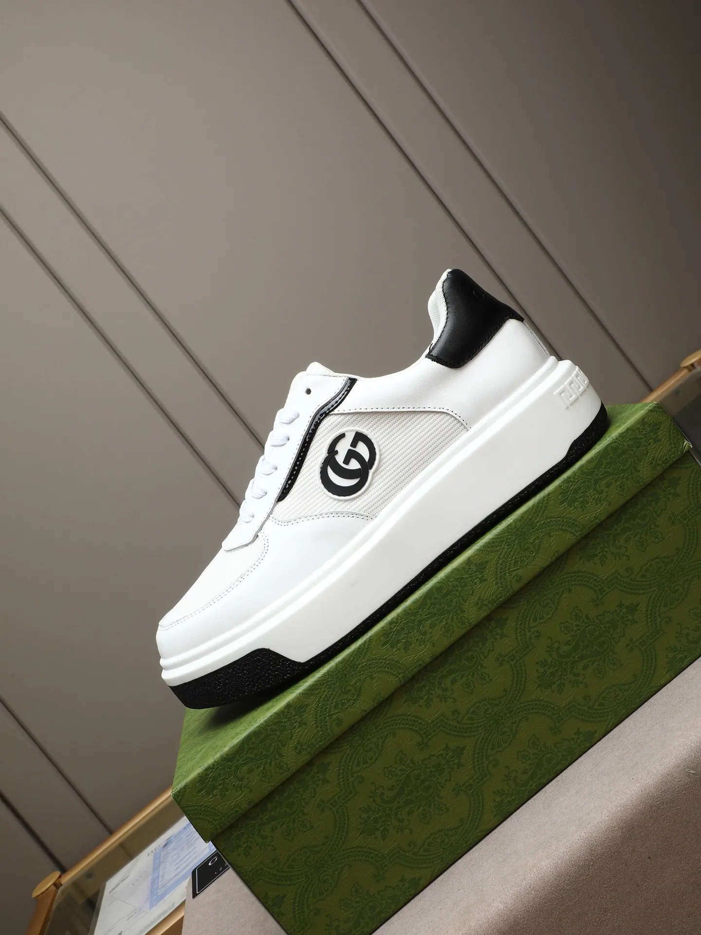 Men's shoes 💰480 New men's shoes GUCCI Fashion trend Made of first-layer calfskin ➕ washed sheep lining! The foot feels super comfortable and the workmanship is impeccable. Foam ultra-light outsole, size: 38-44 (45 customized) 3 colors to choose from!